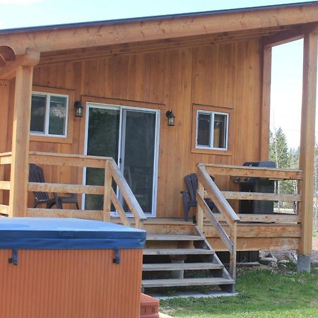 Kicking Horse Kabins Golden Buitenkant foto