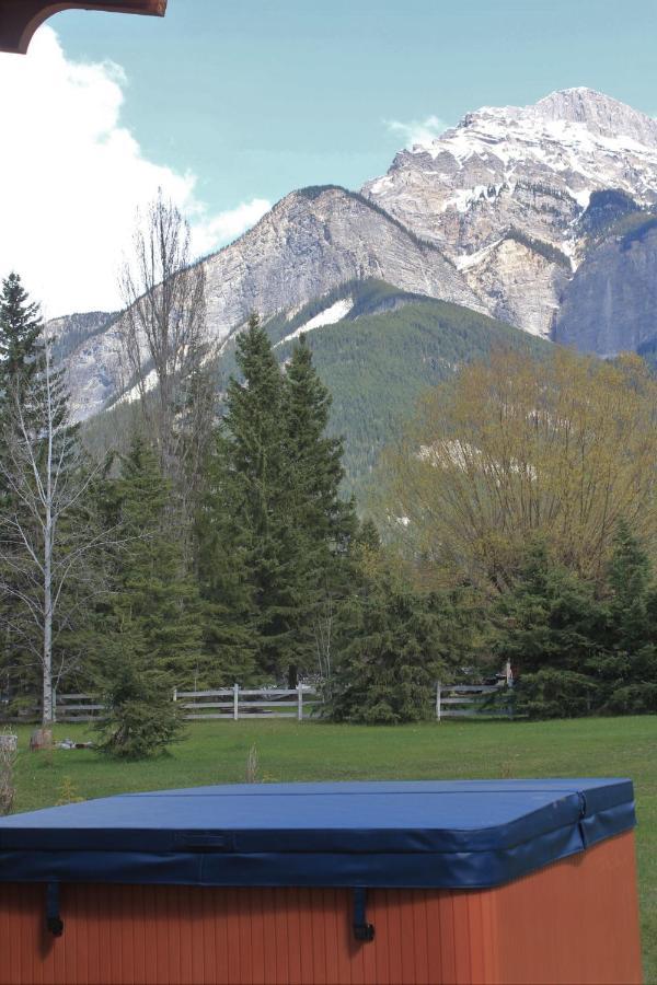 Kicking Horse Kabins Golden Buitenkant foto