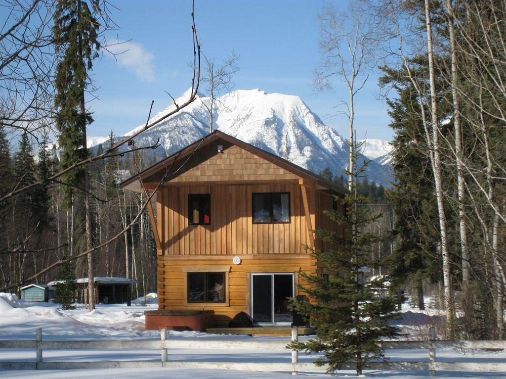 Kicking Horse Kabins Golden Buitenkant foto