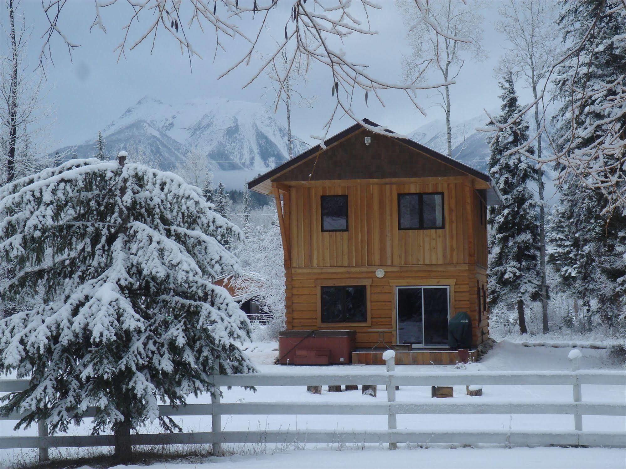 Kicking Horse Kabins Golden Buitenkant foto