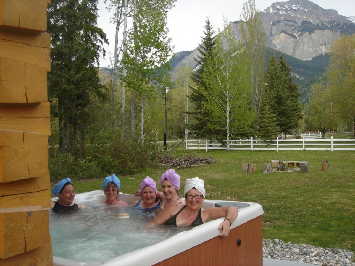Kicking Horse Kabins Golden Buitenkant foto
